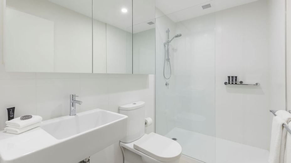 1 Bedroom Apartment + Study Brady Apartment Hotel Hardware Lane in