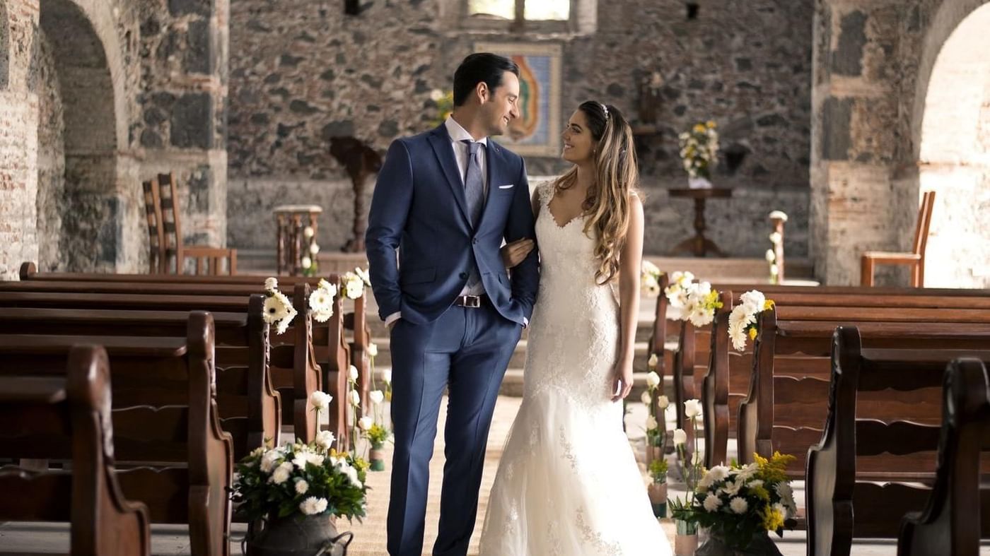 Bride and groom at the church near FA Cancún Villas