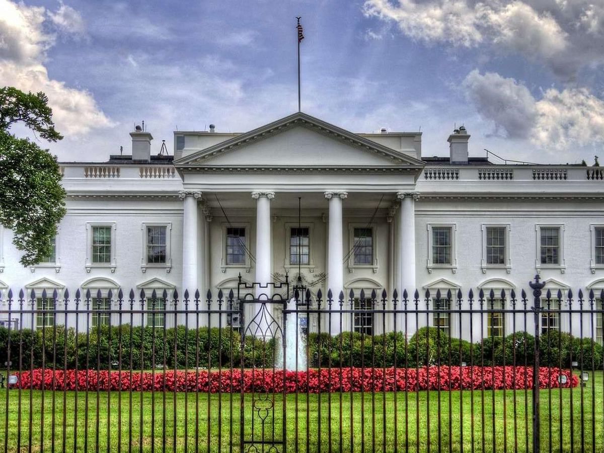 An exterior view of The White House near Hotel Silver Spring