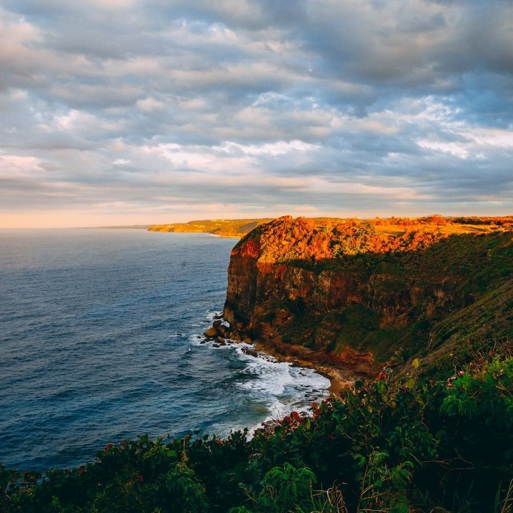 cliffside golf course photo with sunrise lighting and ocean