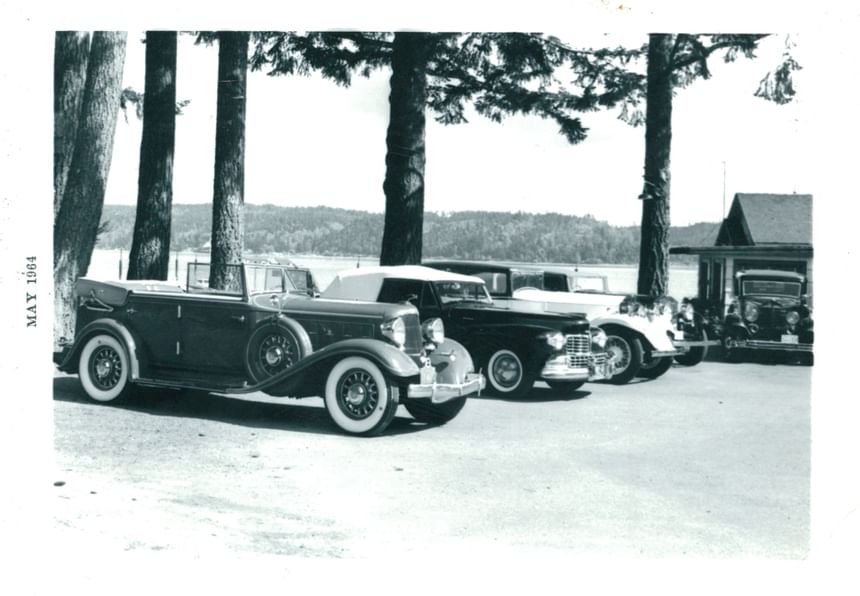 Vintage image of cars parked outside the Alderbrook Resort