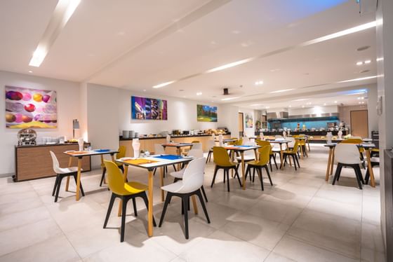 Colorful art & buffet set-up in Splash Restaurant dining area at Eastin Thana City Golf Resort Bangkok