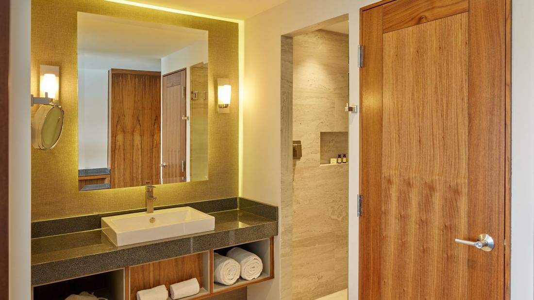 Mirror, Wash basin & Towels, Master suite at FA San Luis Potosí
