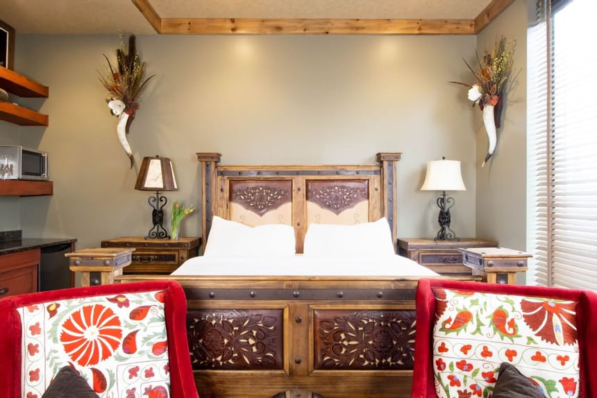Bed & armchairs in King Premiere Wild West at Retro Hotel