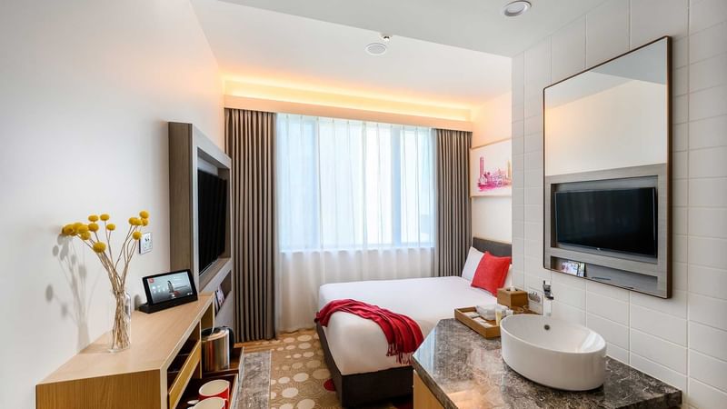 Large bed in Compact Double Room at Melbourne Central Hotels