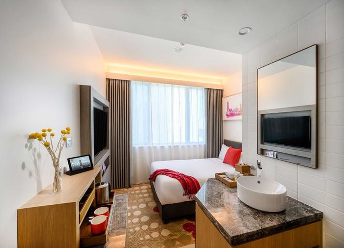 Large bed in Compact Double Room