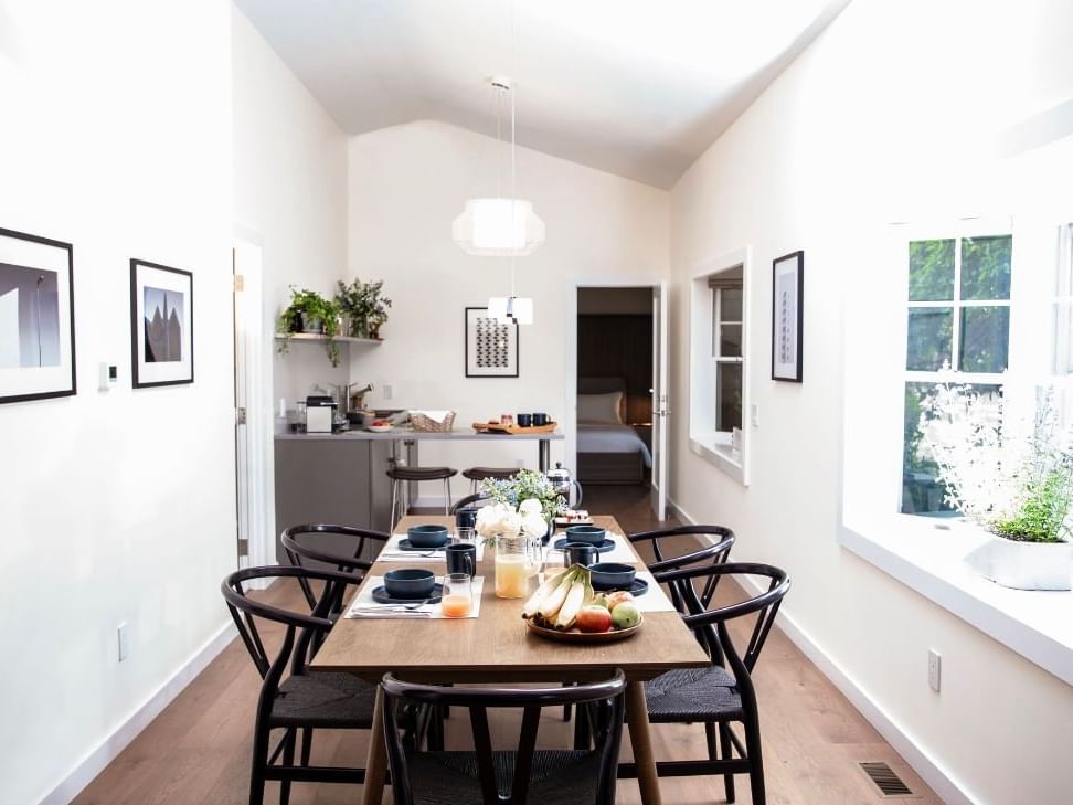 3 Bedroom Cottage with Kitchen and Dining Room, The Roundtree, Amagansett, Hotel in Hamptons