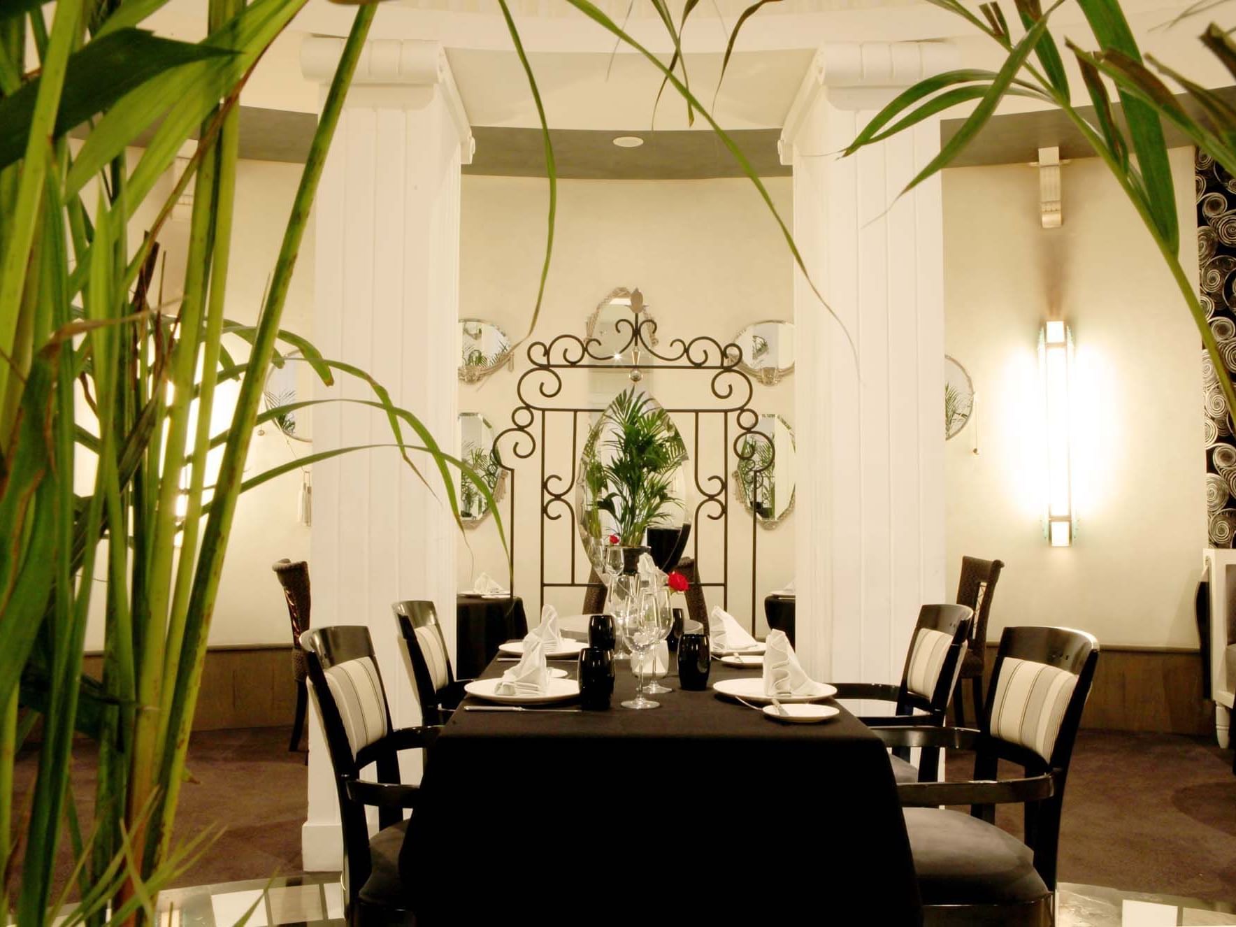 Family Dining Table - Farah Casablanca Hotel