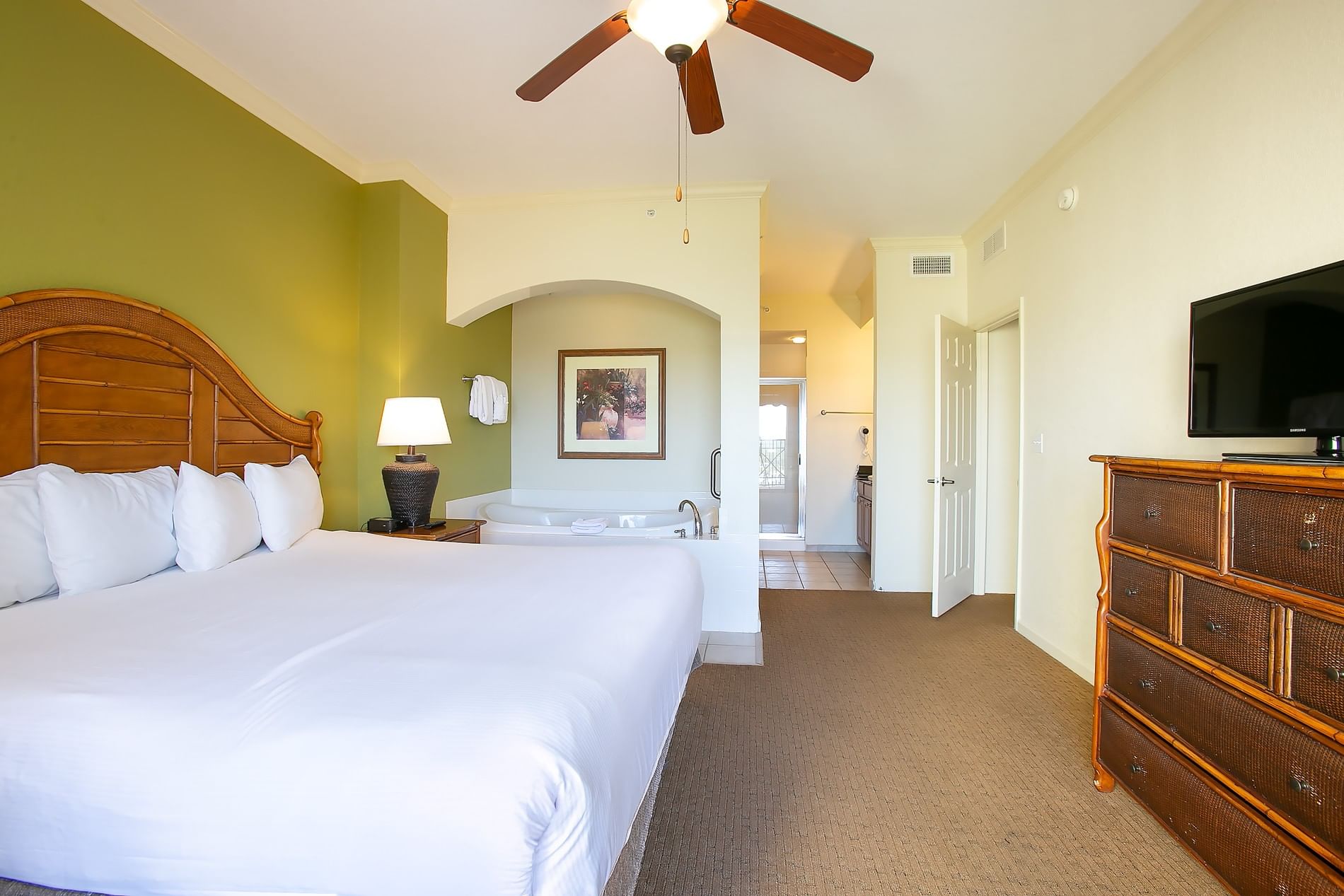 Master-Bedroom-with full bath