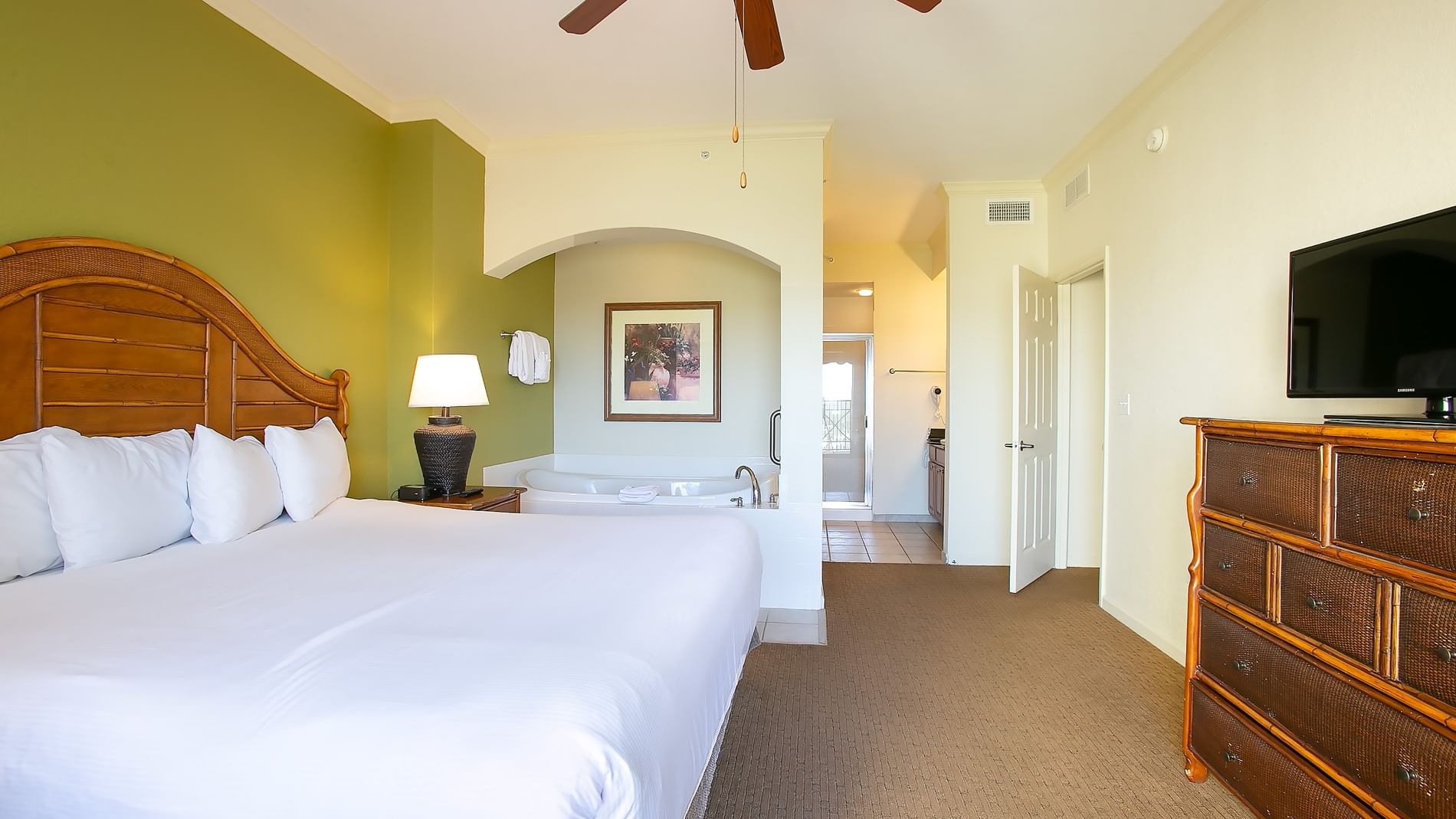 Master-Bedroom-with full bath