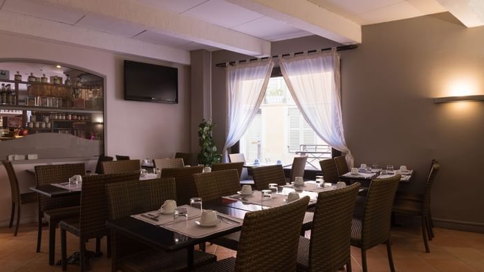 Interior of an elegant Dining area at Hotel Cassitel