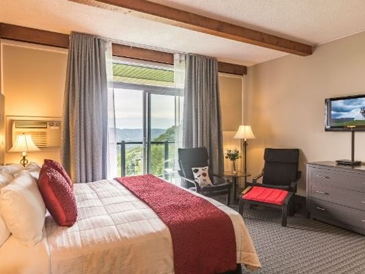 Superior Queen room at Hotel Mont Gabriel Resort & Spa