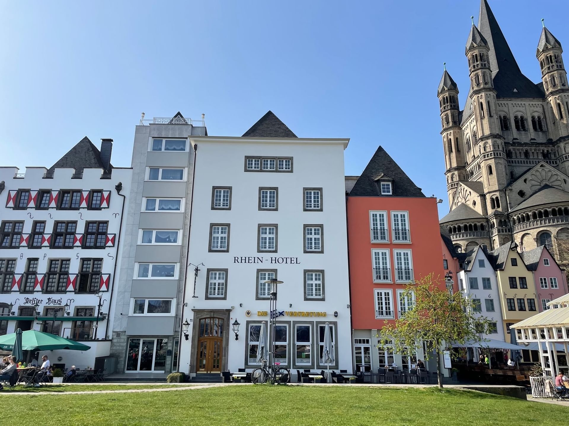 Köln Hotel Kostenlos Parken Flughafen Transfer www.rheinhotel-koeln.de