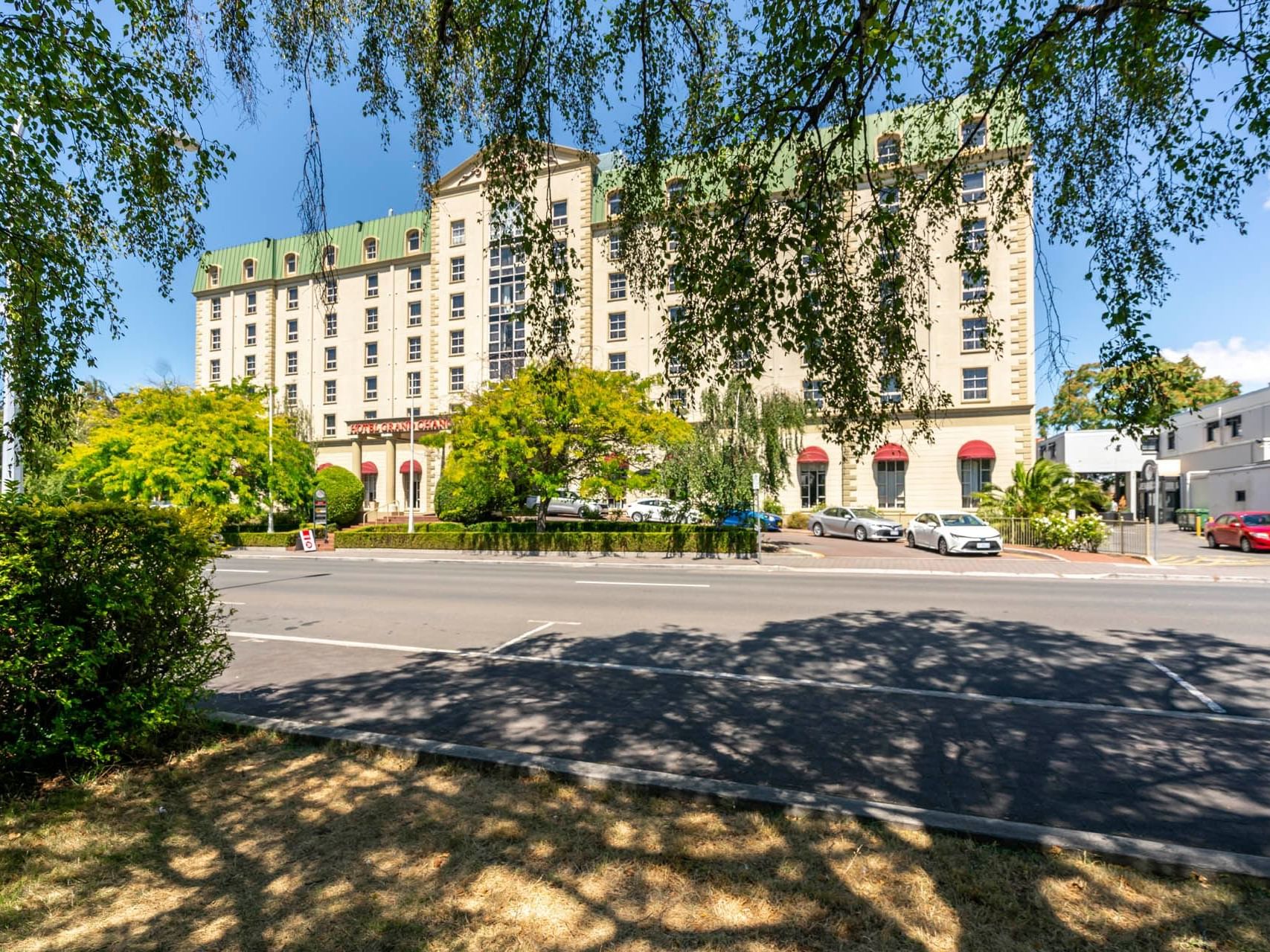 Exterior view from the street corner of Hotel Grand Chancellor Launceston