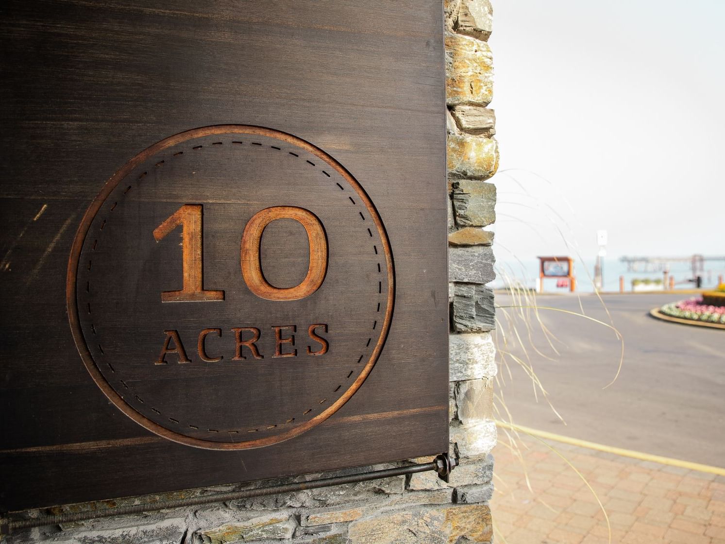 10 acres restaurant logo