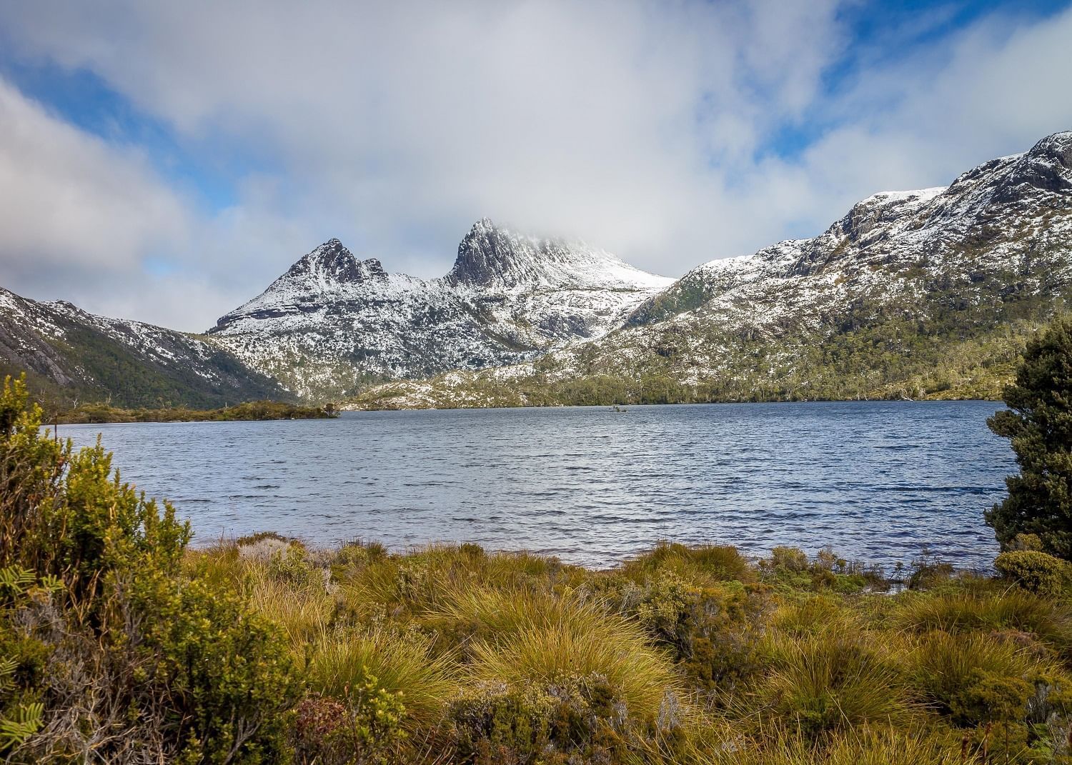 Cradle Mountain range with the snow near Strahan Village