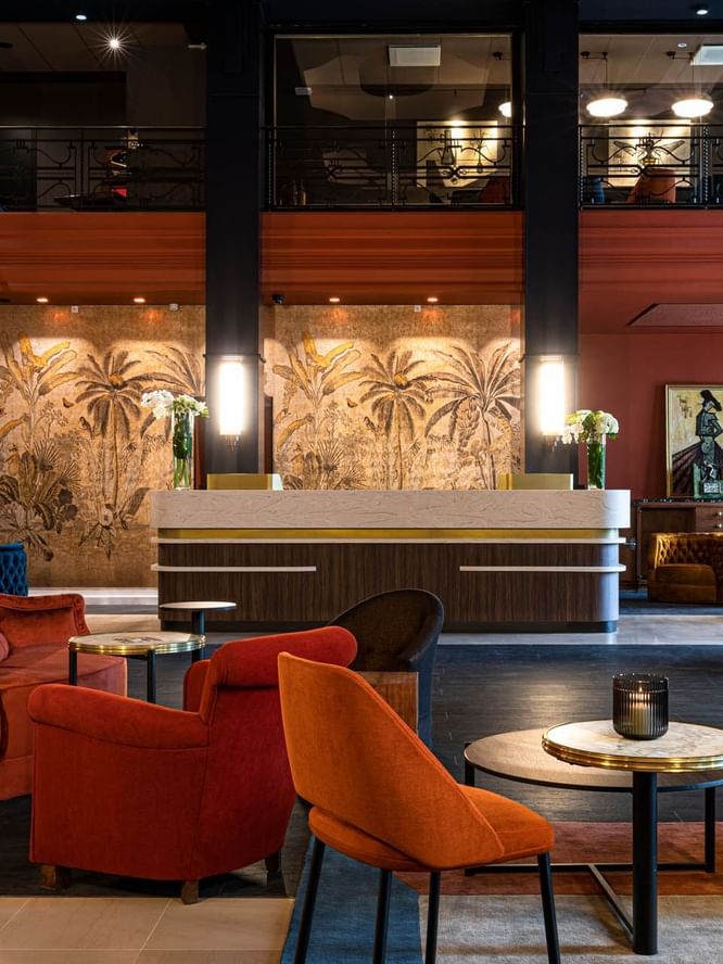 Intérieur confortable de la réception et du lobby à Oceania Le Conti Brest
