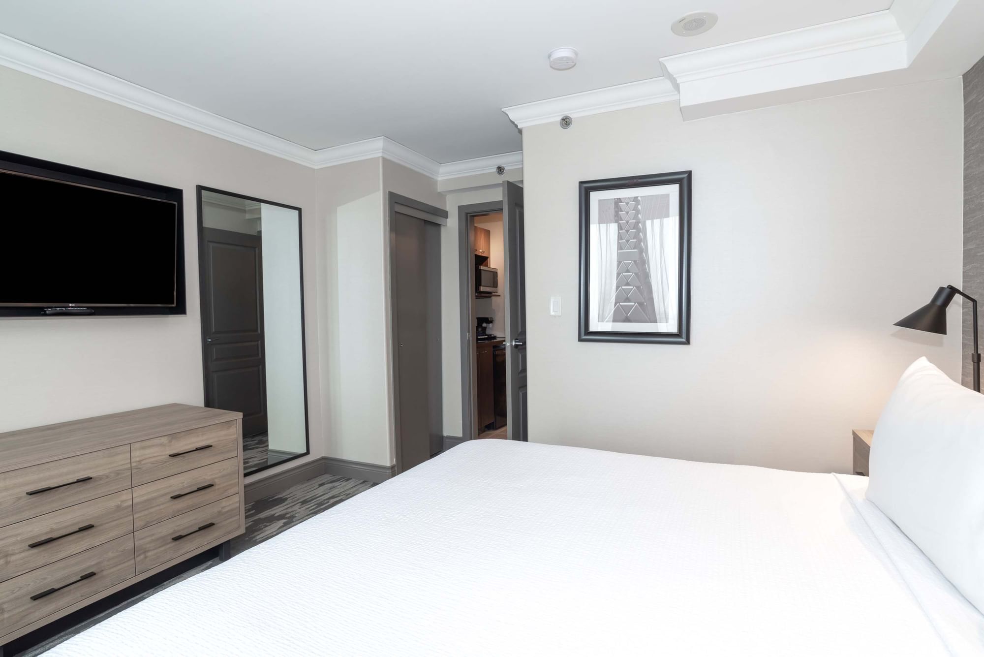 Standard Suite, 1 King Bed, Kitchenette | Sandman Signature