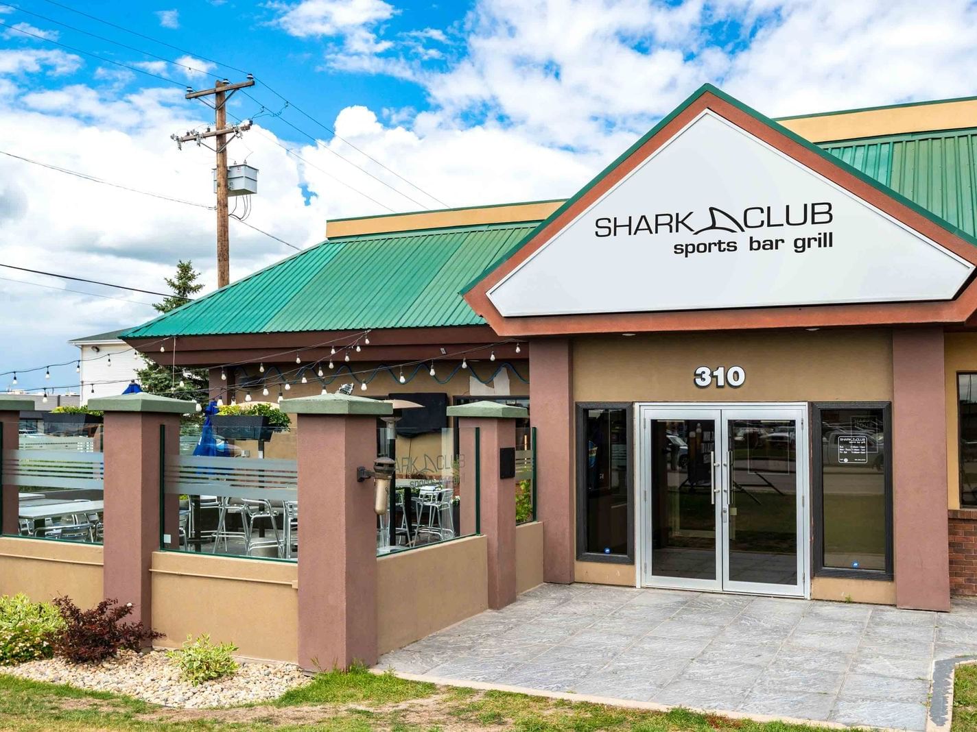 Shark Club Sports Bar & Grill | Sandman Hotel Saskatoon