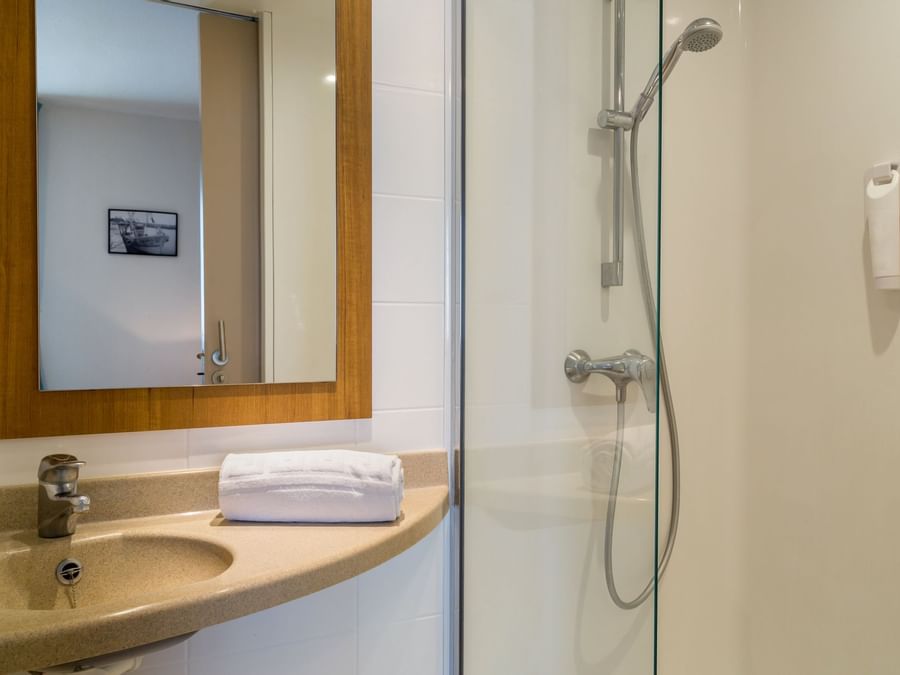 Bathroom vanity of bedrooms at Hotel Spa