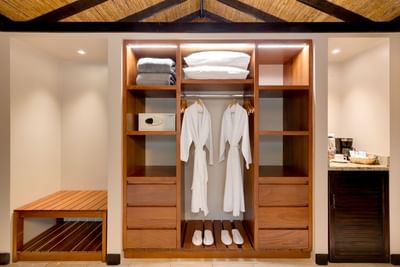walk-in closet en alojamiento en alajuela
