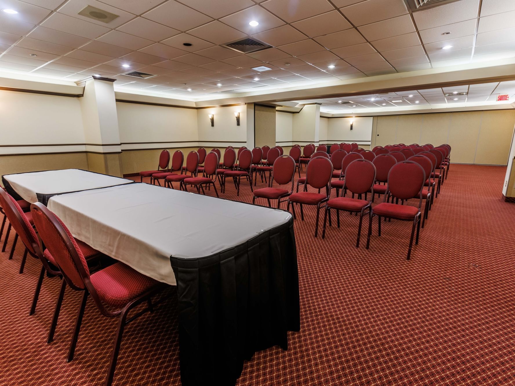 Theater set-up in Henri IV and Neilson at Travelodge Hotel & Convention Center Québec City