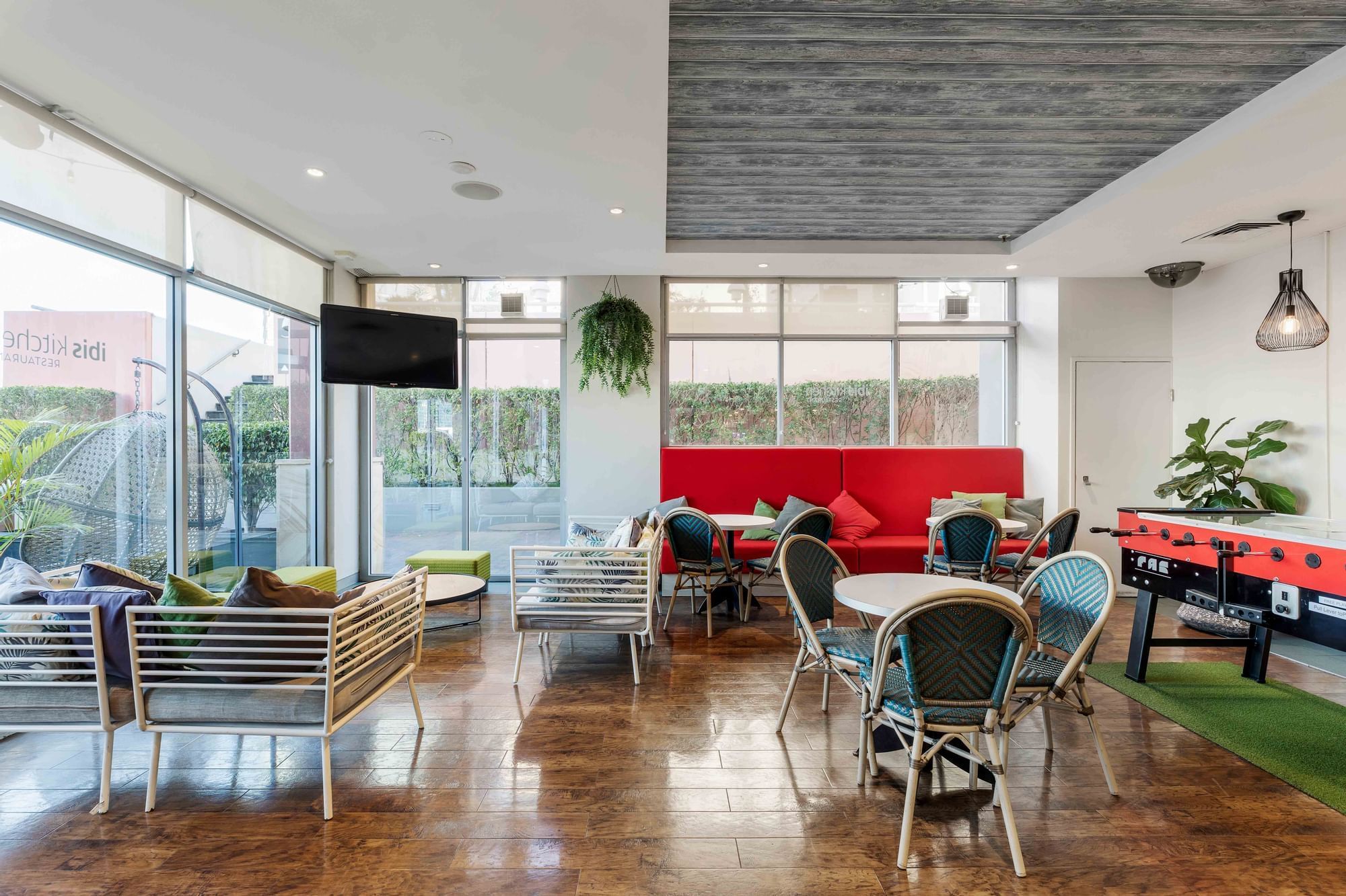 Lounge and bar - Ibis Sydney Darling Harbour