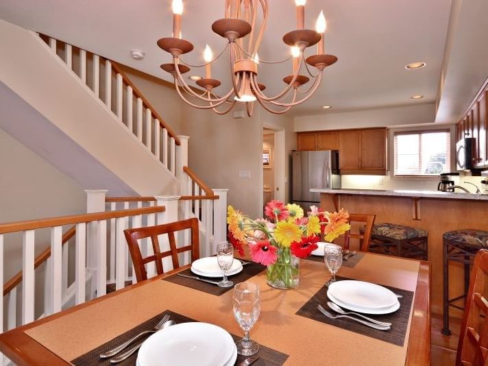 Dining area in Two Bedroom at Manteo Resort Waterfront