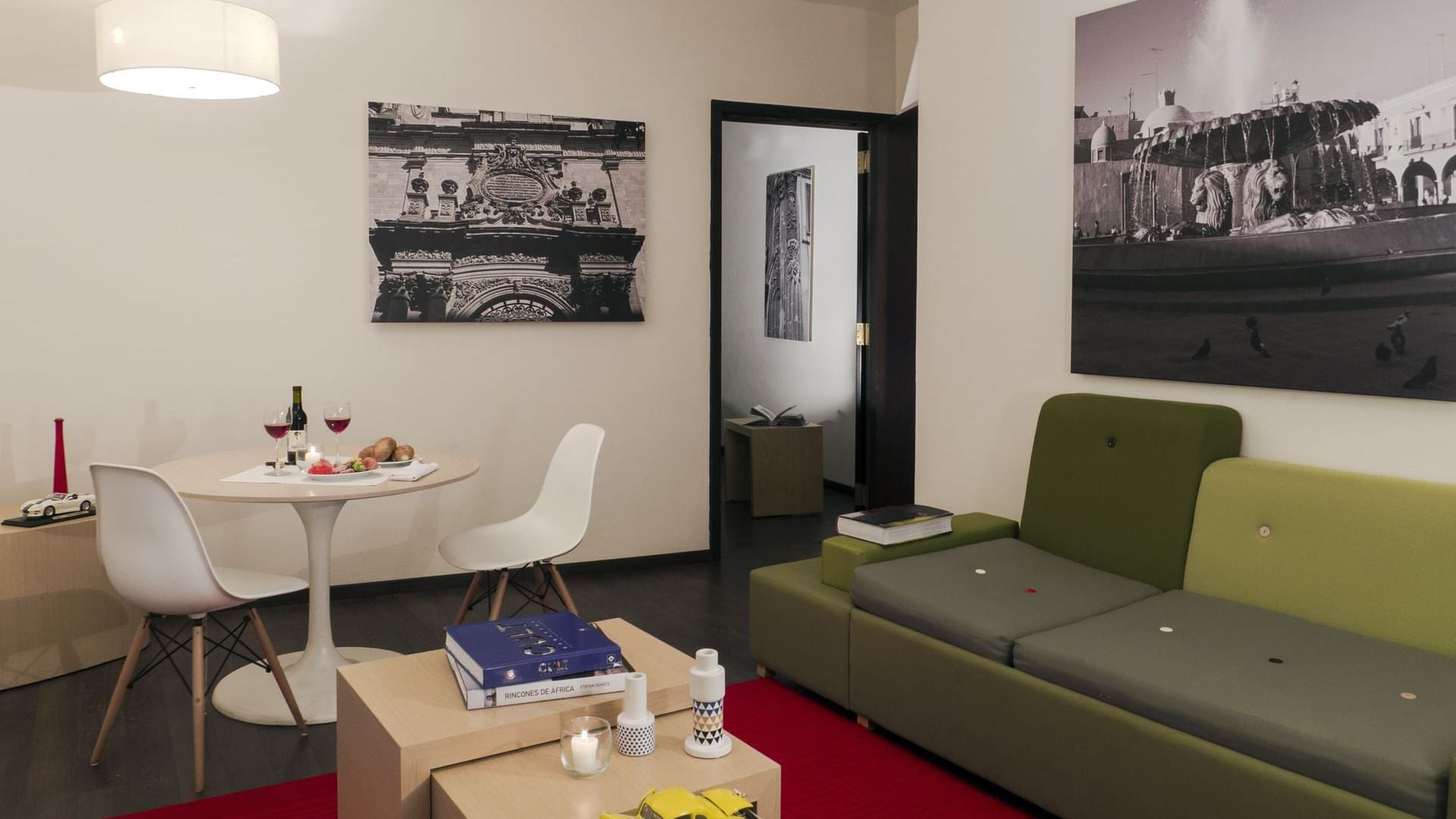 Living area in Junior suite at Fiesta Inn León