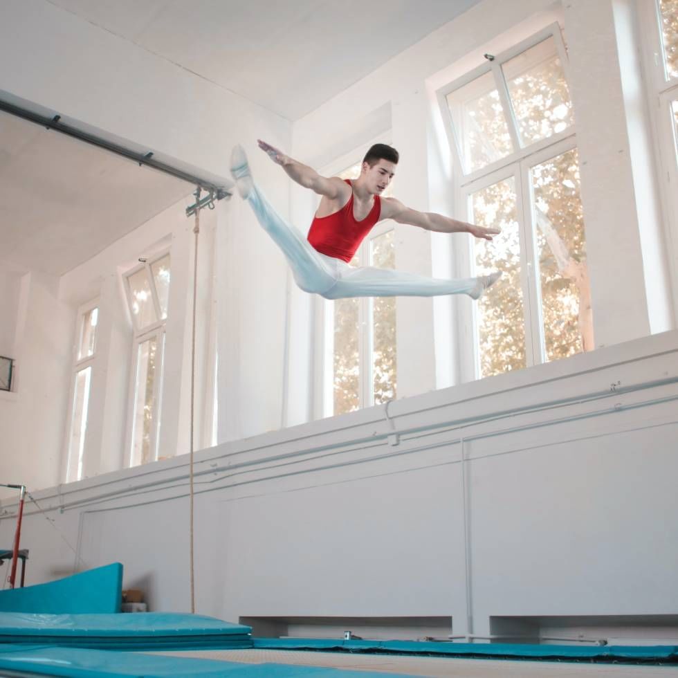 Gymnast on a split in mid air at Jumpzone X in Villach park near Falkensteiner Hotel & Spa Carinzia