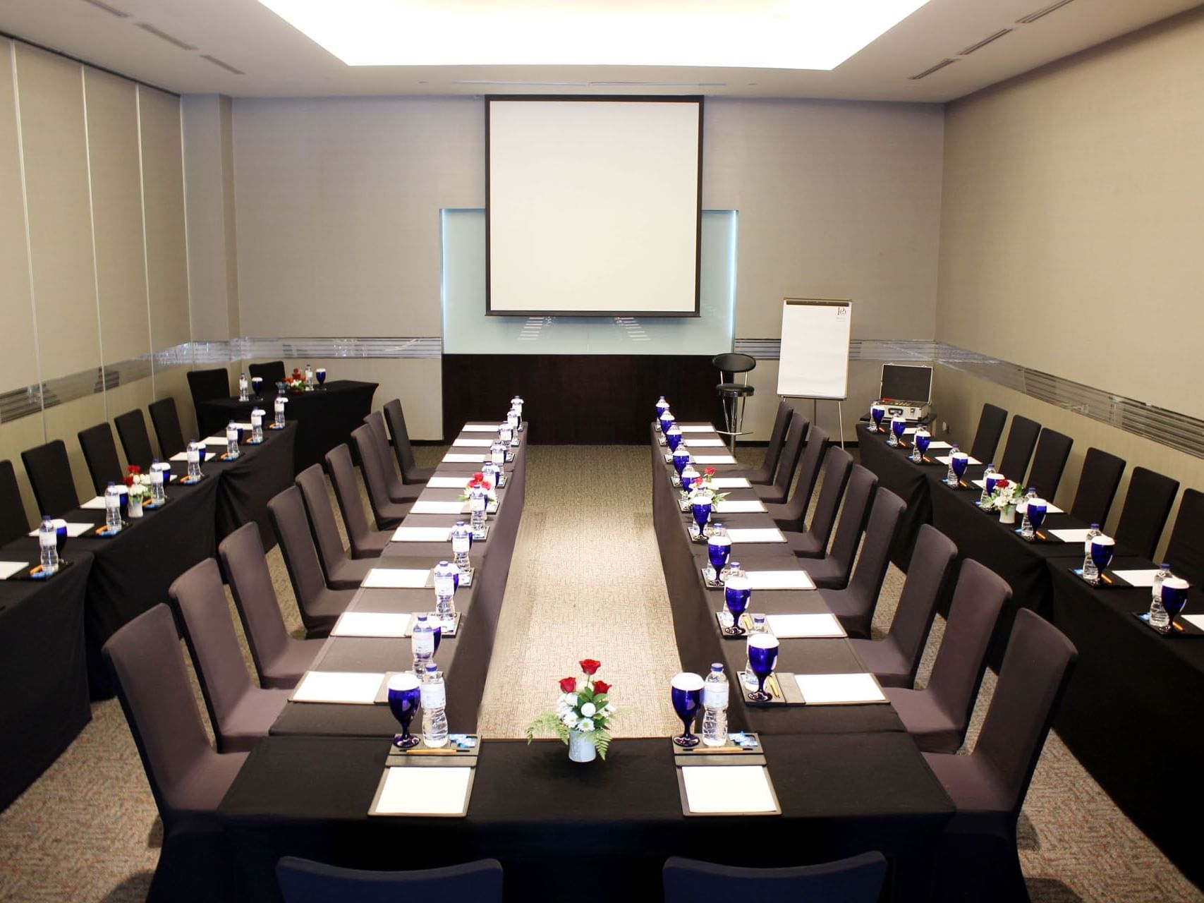 U shape tables arranged with projector screen in Meeting Room at Po Hotel Semarang