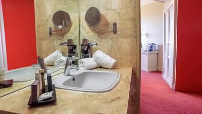 Bathroom at Hotel Casino des Palmiers in Hyères, France