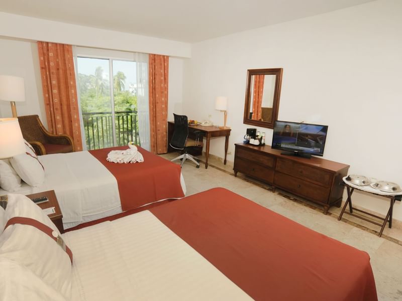 Twin beds in Estandar Double Room at Gamma Hotels