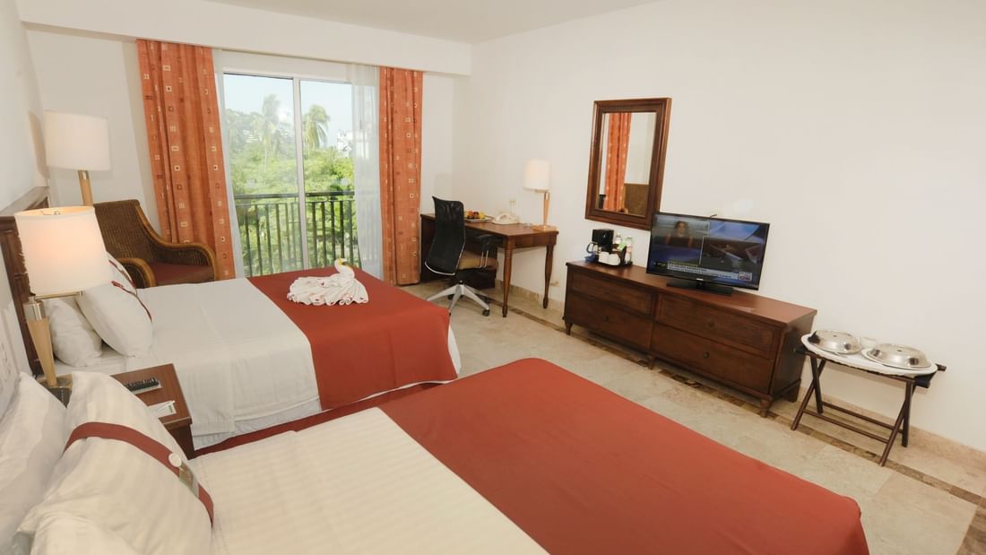 Twin beds in Estandar Double Room at Gamma Hotels