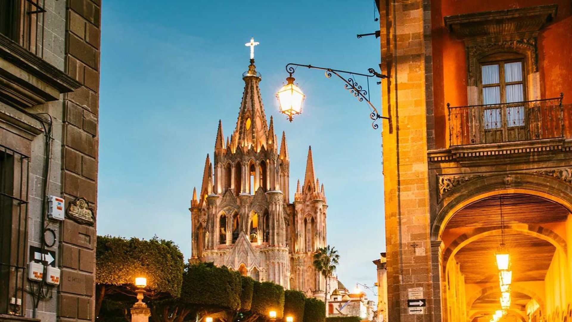 Iglesia cerca de Colección Curamoria San Miguel De Allende