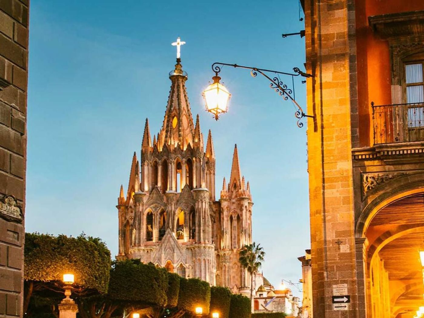 Parroquia de San Miguel Arcángel cerca de Grand Fiesta Americana