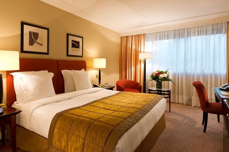 Chambre Deluxe de l'hôtel Warwick Paris