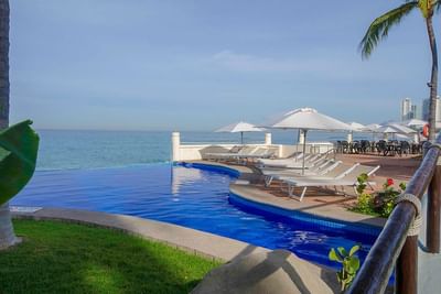 pool at Plaza Pelicanos Grand Beach Resort Hotel