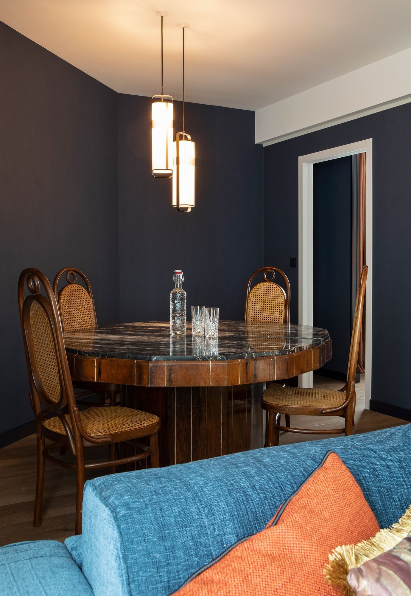 Table à manger dressée dans une Suite à l'Oceania Le Conti Brest