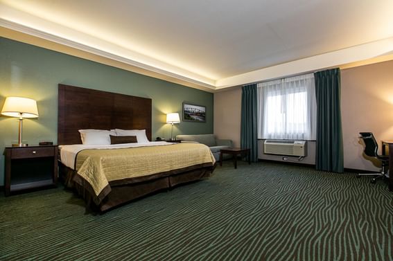 Cozy bed and carpeted floor in Business King Resort View at Off Shore Resort