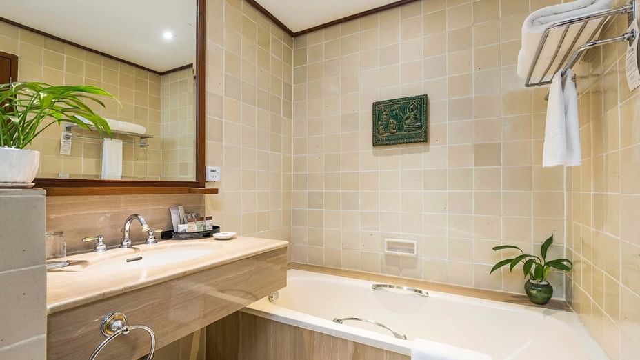 Hotel Near Royal Lake Chatrium Yangon City View Rooms