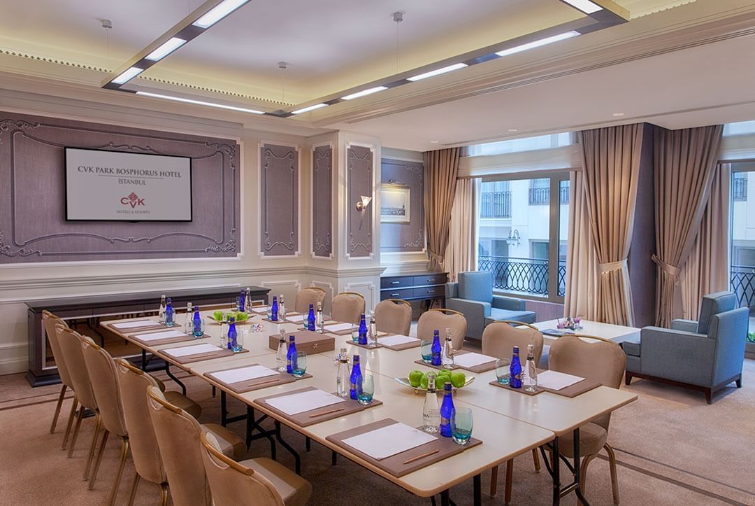 Table arrangement in Cihangir at CVK Park Bosphorus Hotel Istanbul