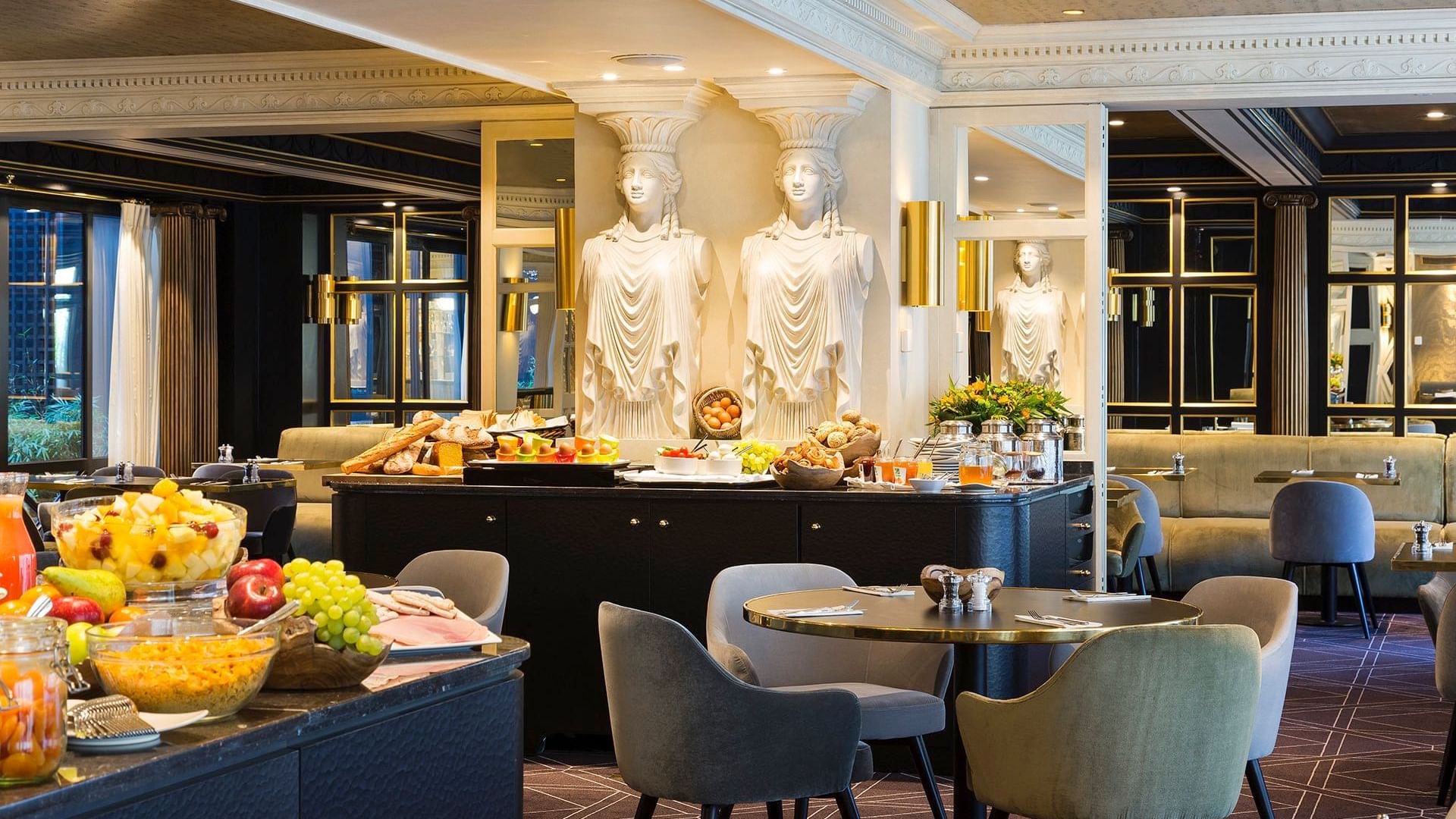 Dining area in The Avenue Restaurant at Hotel Barsey by Warwick - Brussels