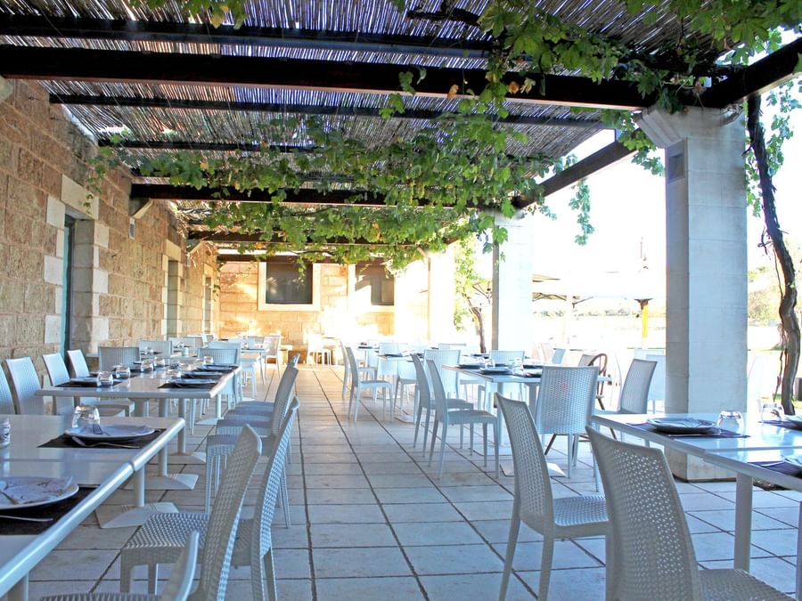 An outdoor dining area at Masseria Stali