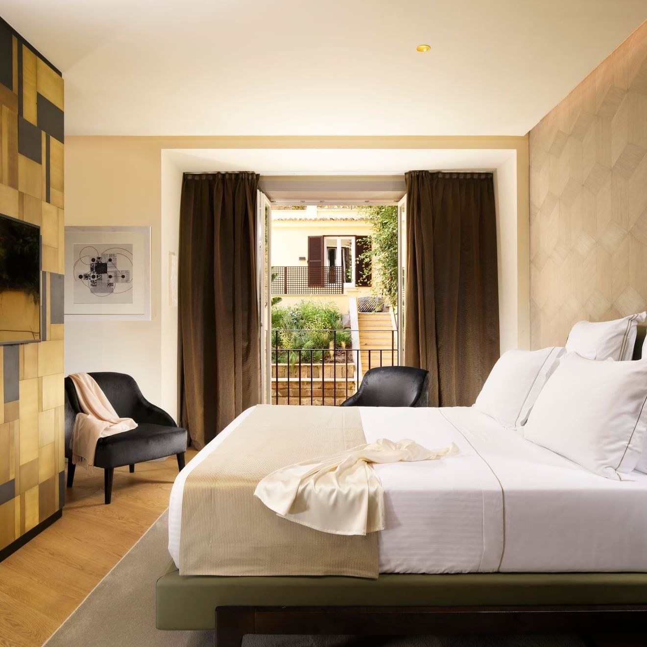 Bedroom of Margutta Suite with a TV at Rome Luxury Suites