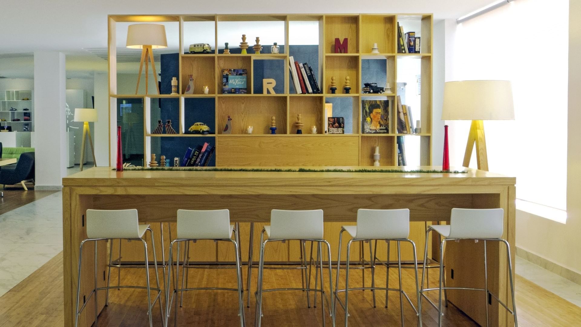 Interior of lobby & lounge area at Fiesta Inn León