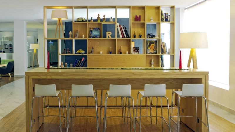 Interior of lobby & lounge area at Fiesta Inn León