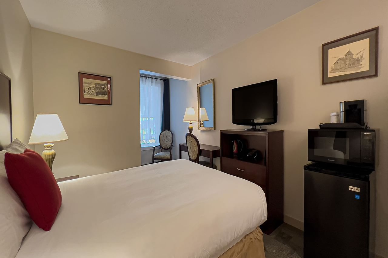 Guest room with large bed