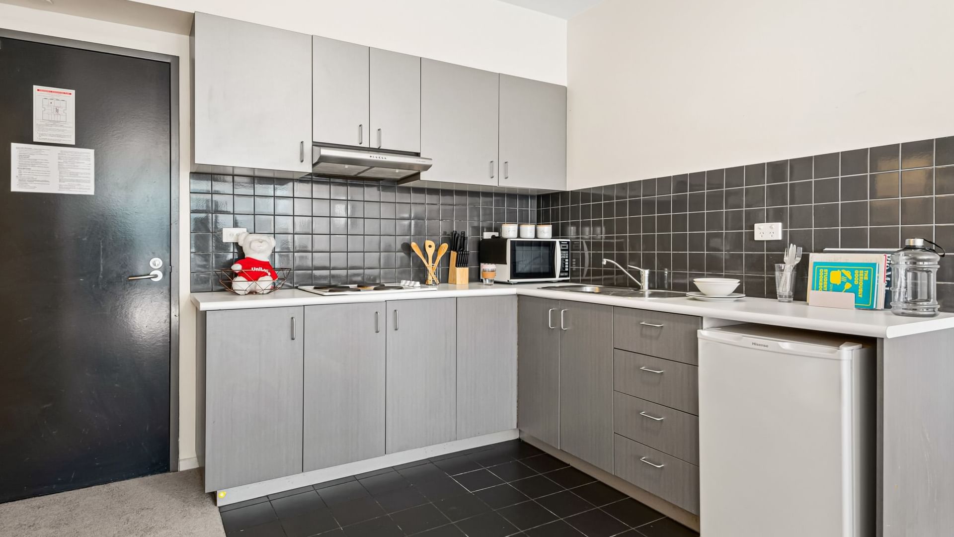 Lonsdale 2 Bed Large Kitchenette