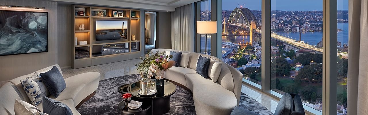 <p>Rooms & Suites</p>
